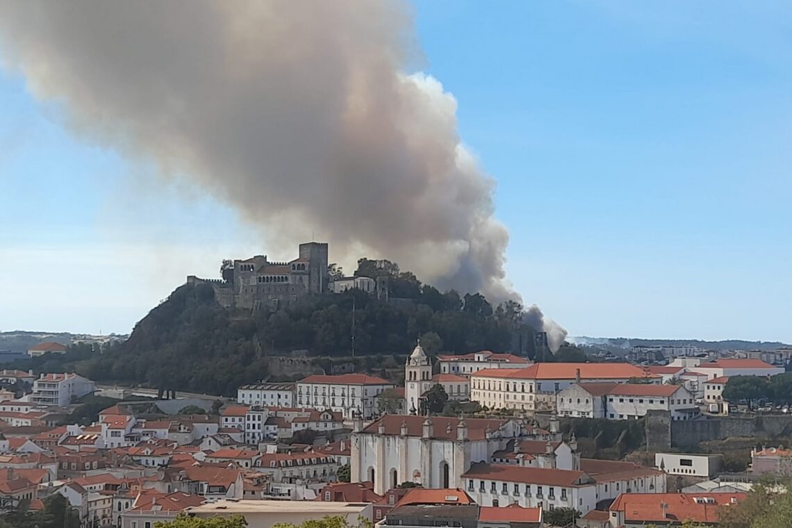 Incêndio aumenta de intensidade na zona de Barosa e Amor