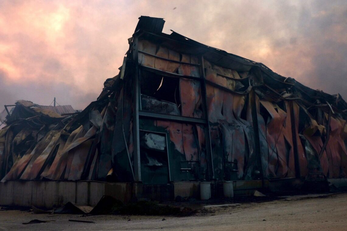 Aviário destruído pelas chamas em Urqueira, Ourém
