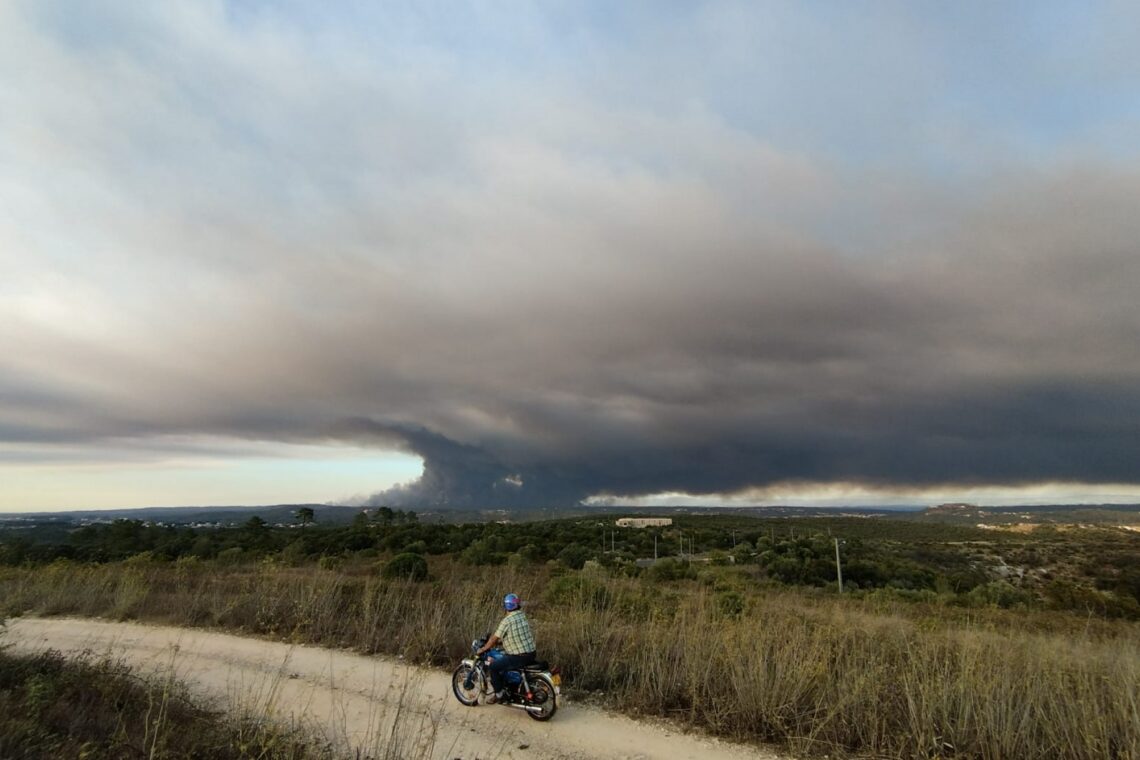Incêndio lavra com intensidade em Ourém