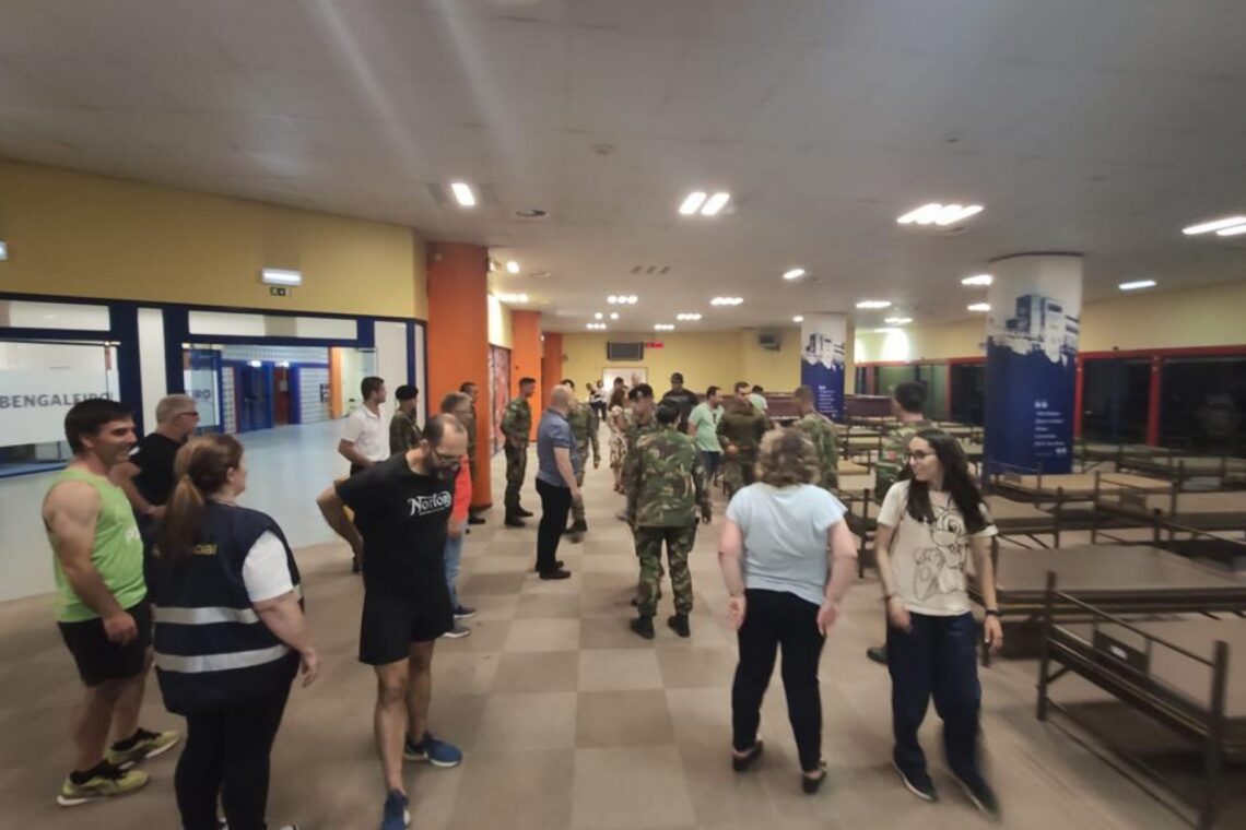 Centro acolhimento temporário para vítimas de incêndios no estádio de Leiria