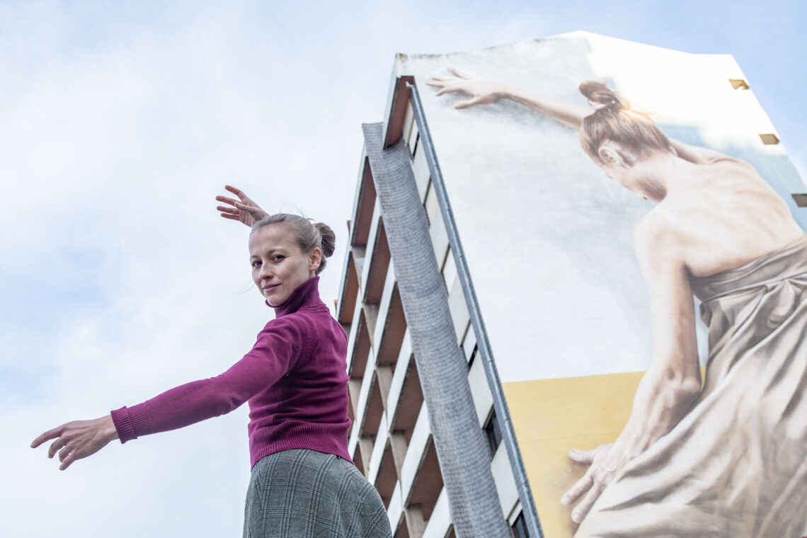 Inesa foi a modelo para este mural de arte pública