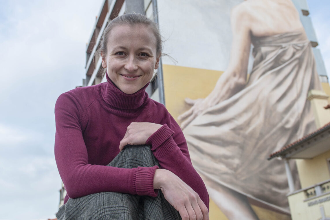 Inesa foi a modelo para este mural de arte pública
