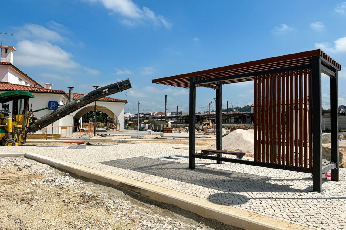 Obras servirão para criar melhores acessos à estação ferroviária e rodoviária e a retirada de barreiras arquitectónicas