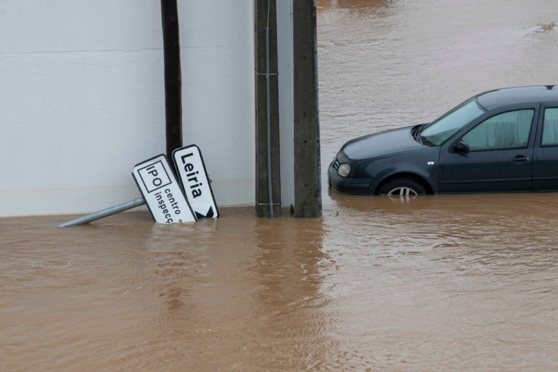 Leiria com 14 ruas e estradas cortadas devido à chuva intensa e cheias