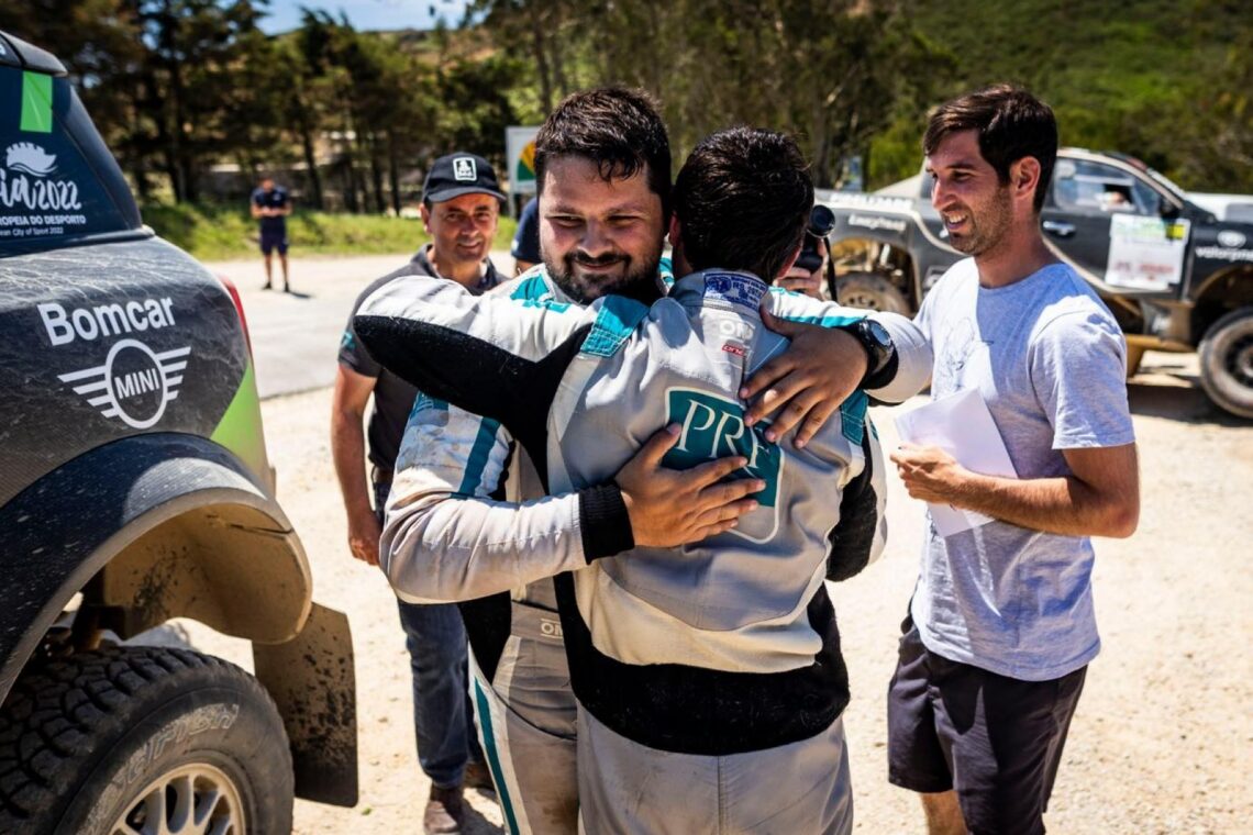 João Ferreira e David Monteiro fizeram a festa com família e amigos no fim da prova