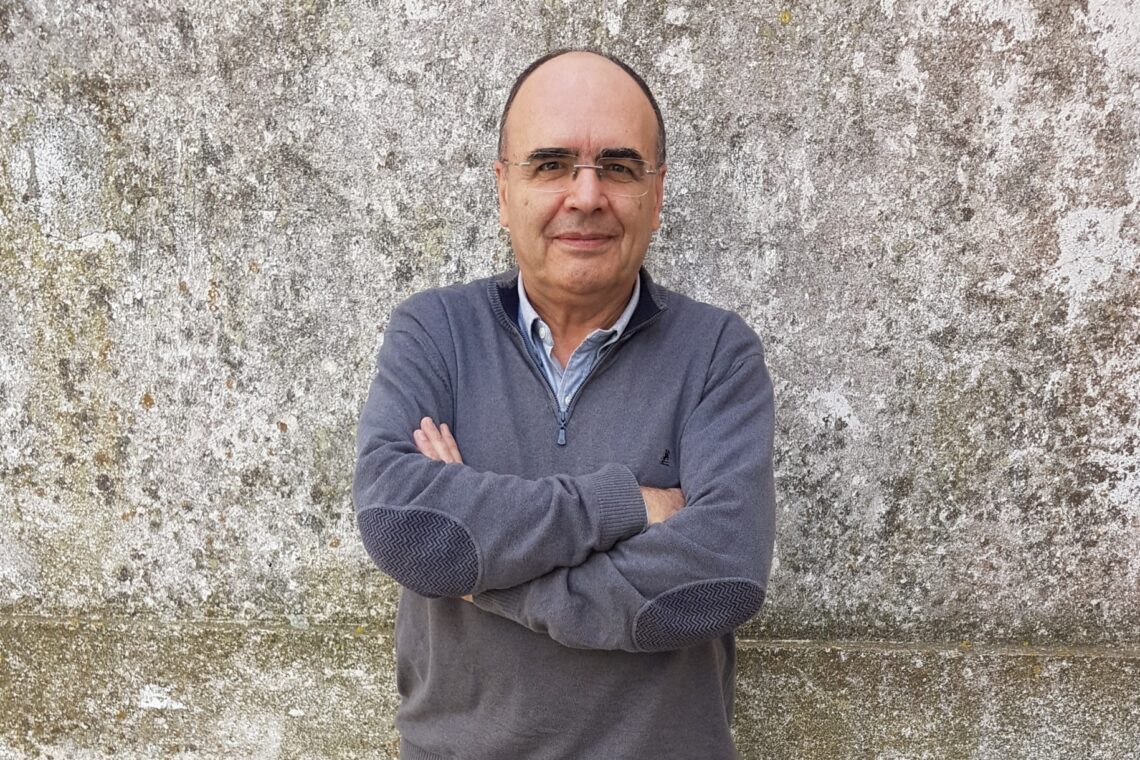 Depois de cumprir 18 meses de cadeia, Joaquim Vieira exilou-se em Paris, onde estava quando se deu o 25 Abril