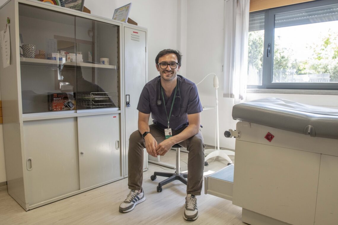 Catarina Custódio, João Cardoso , em cima, André Dias e Beatriz Correia, em baixo. Os jovens médicos acreditam que o médico de família é um confidente e faz a diferença na vida dos utentes, na prevenção e na doença