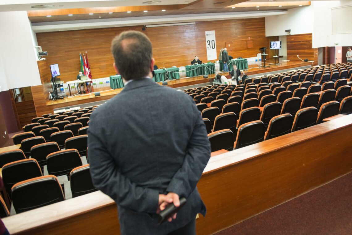 Julgamento com 57 arguidos em Leiria recomeça com obrigação de máscara e medição de temperatura