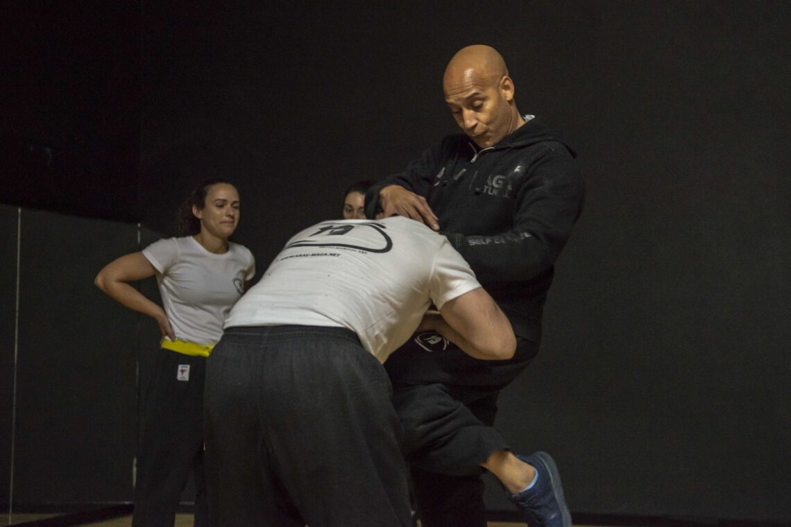 Vale tudo, mas mesmo tudo, no krav maga