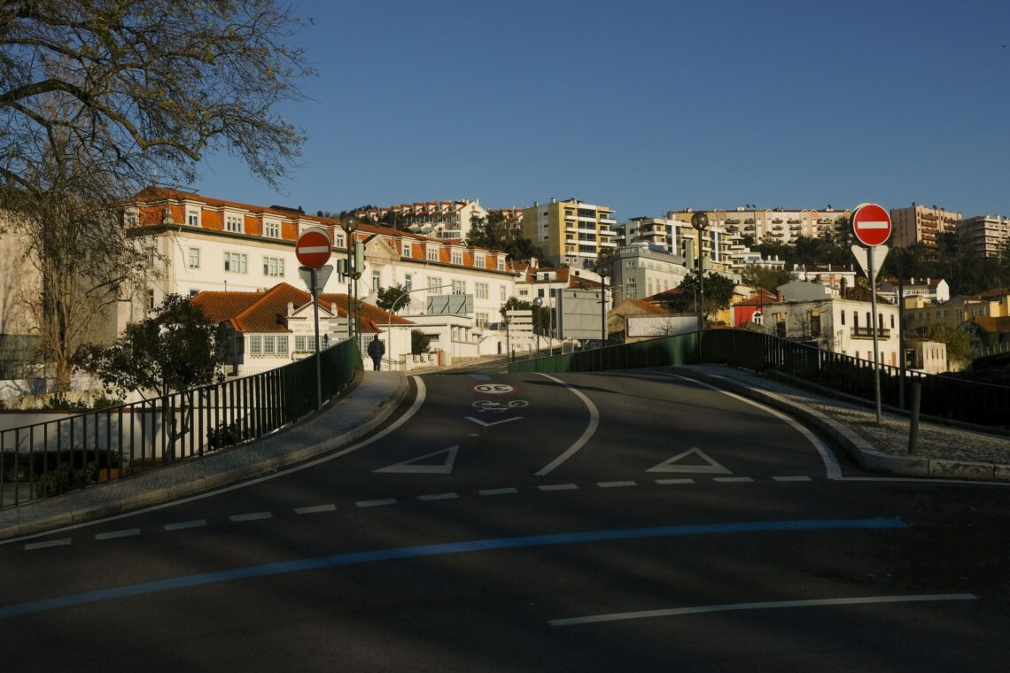 A cidade estava deserta…