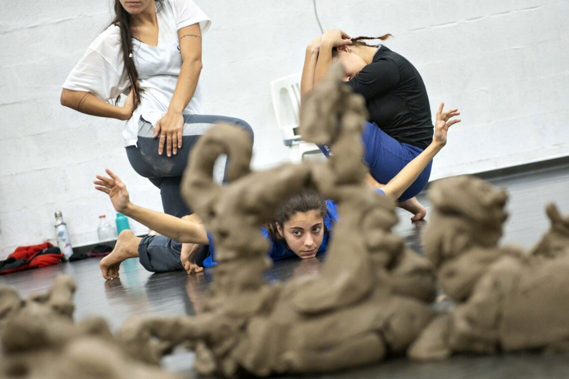 Ensaio no estúdio da Corpo. O projecto é apoiado pela Rede Cultura
