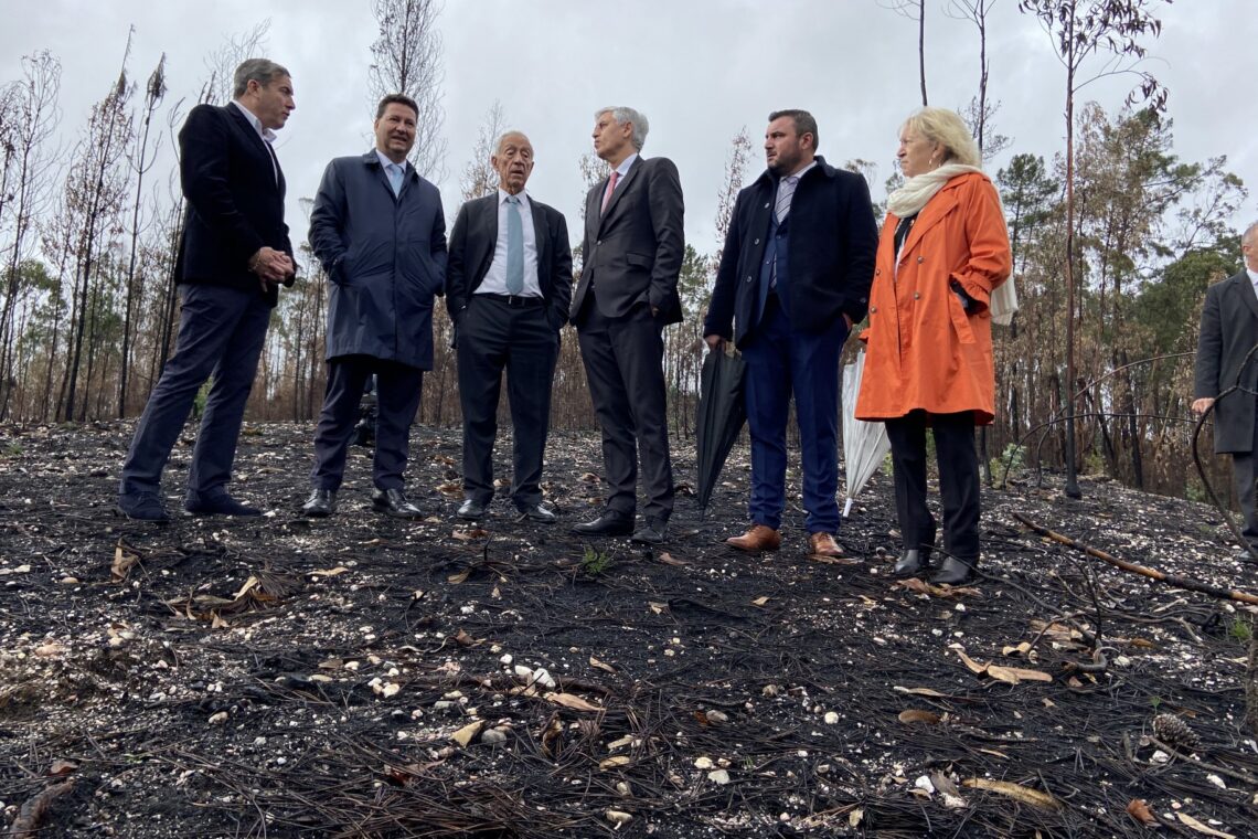 Marcelo Rebelo de Sousa visitou hoje uma casa destruída pelo incêndio e uma exposição no Castelo de Ourém