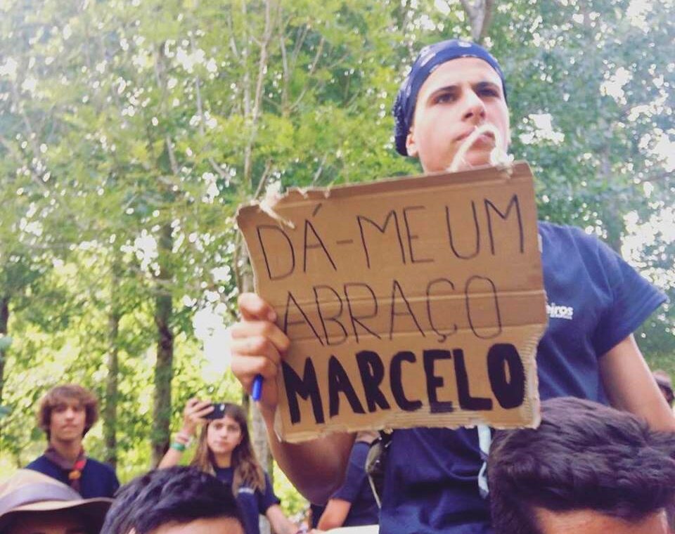 Marcelo vestiu a farda de escoteiro em Leiria e tirou “marselfies” (com galeria)