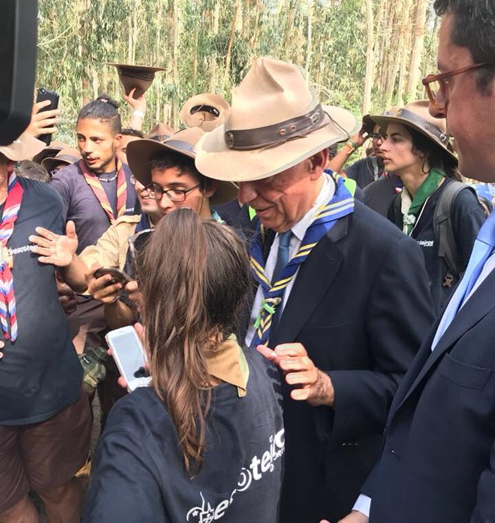 Marcelo vestiu a farda de escoteiro em Leiria e tirou “marselfies” (com galeria)