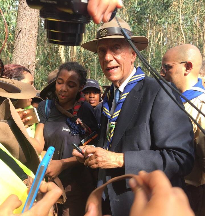Marcelo vestiu a farda de escoteiro em Leiria e tirou “marselfies” (com galeria)