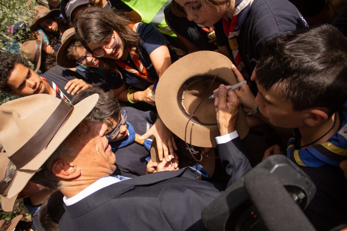 Marcelo vestiu a farda de escoteiro em Leiria e tirou “marselfies” (com galeria)