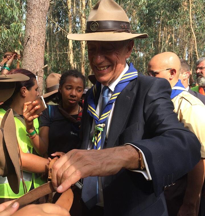Marcelo vestiu a farda de escoteiro em Leiria e tirou “marselfies” (com galeria)