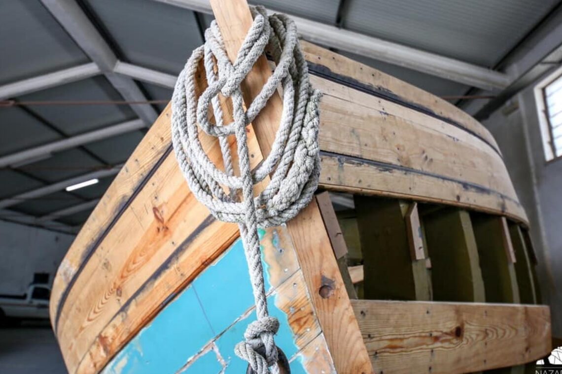 Mimosa - Foi primeiro uma barca de “armação valenciana”, sistema de captura de sardinha que exigia várias embarcações. Mais tarde, transportou pessoas e peixe entre a zona das antigas bóias e a praia