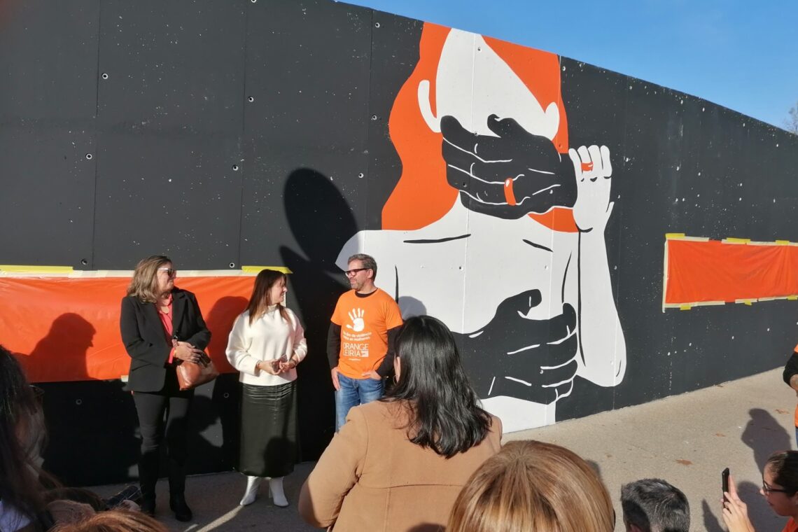 Mural pintado em Leiria alerta para o fim da violência contra mulheres