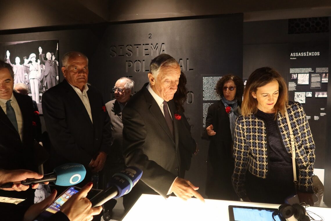 Presidente da República acompanhado do presidente da Câmara de Peniche (seg. â esqª)