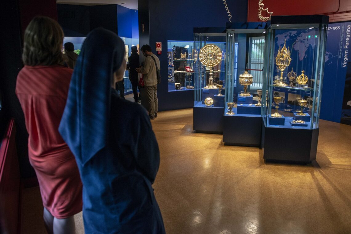 Exposição mostra tesouros do Santuário de Fátima