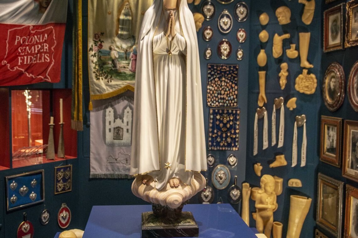 Exposição mostra tesouros do Santuário de Fátima