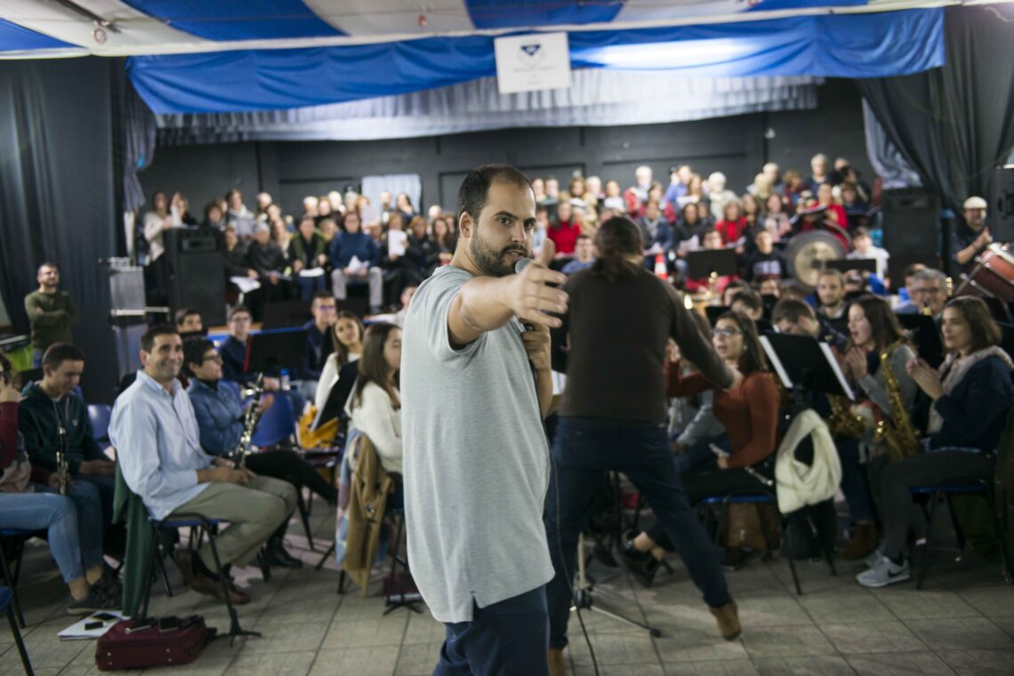 Ensaio geral para o concerto sensorial Nascente que se realizará no dia 30 de novembro, pelas 21.30h no Teatro José Lúcio da Silva. Uma produção do SMAS de Leiria e da Sociedade Filarmónica Sr. dos Aflitos do Soutocico que vai contar com 150 músicos em palco. A entrada é gratuita.