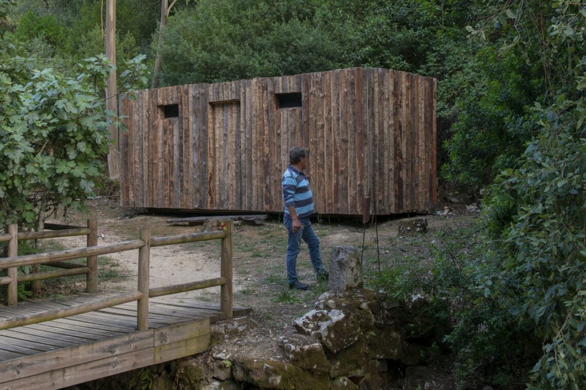 Revestimento do contentor no parque de merendas, obra do Nascentes