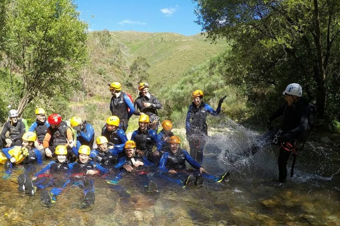 Clube de Leiria pratica canyoning em Castanheira de Pera