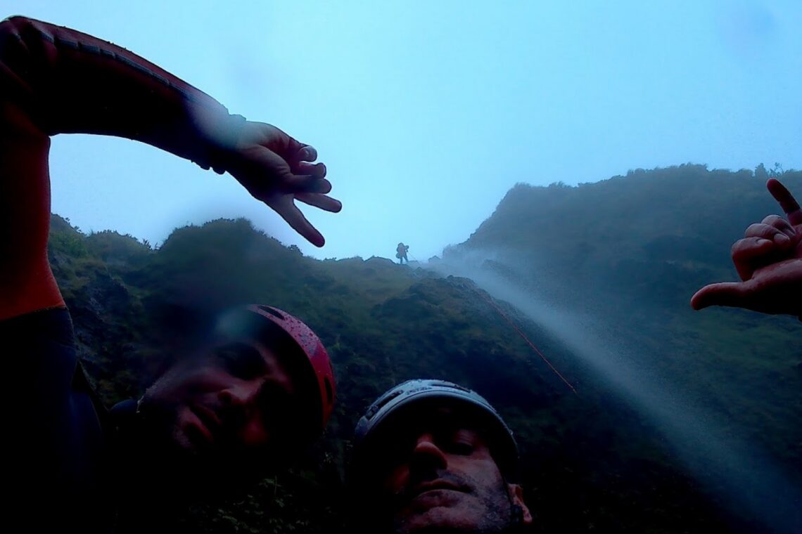 Clube de Leiria pratica canyoning em Castanheira de Pera