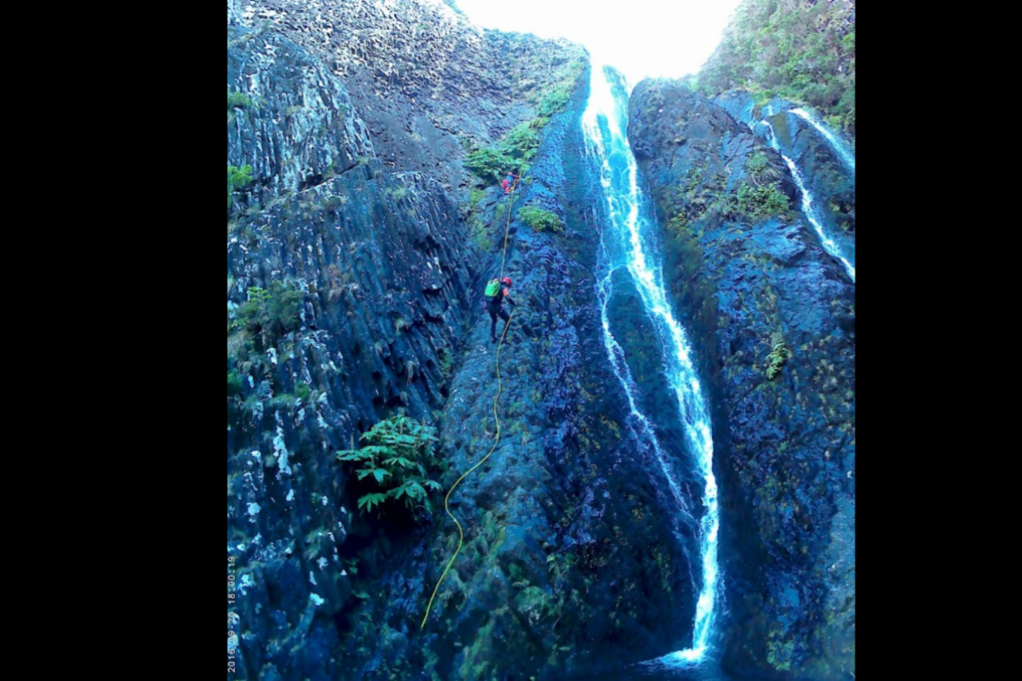 Clube de Leiria pratica canyoning em Castanheira de Pera