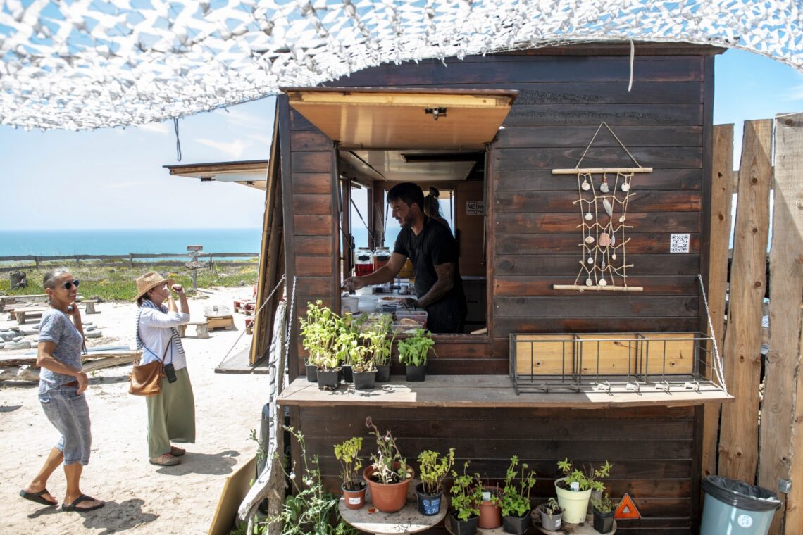 Lentriscas em castelo | Nomade – pizarria sustentável com vista para o mar das Paredes