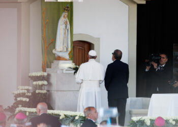 Em 2017, Francisco ofereceu uma rosa de ouro