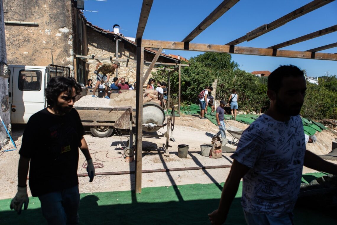A azáfama de começar (foto: Nuno Brites | IntouchStories)