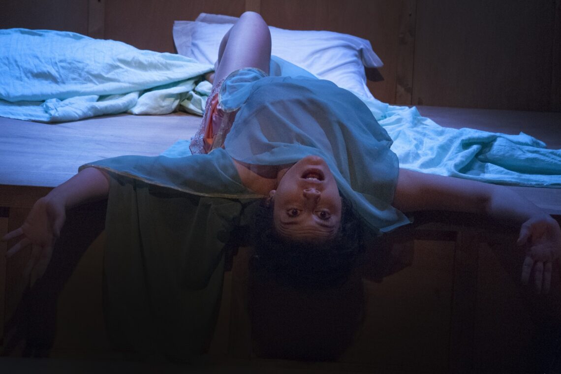“Na cama com Ofélia”, de Henrique Manuel Bento Fialho, com encenação de Fernando Mora Ramos e interpretação de Marta Taveira, António Parra, Fábio Costa e Ricardo Soares