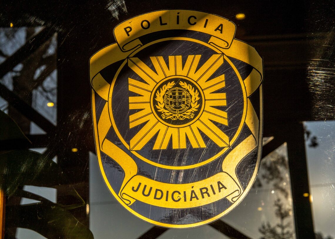 PJ detém suspeitos de carjaking e roubos em banco e ourivesaria em Leiria