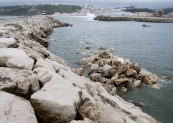Porto da Nazaré condicionado por dragagem