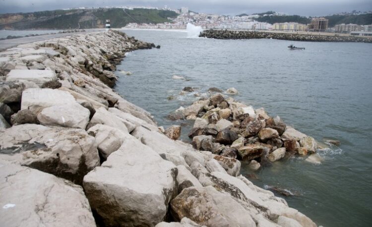 Porto da Nazaré condicionado por dragagem