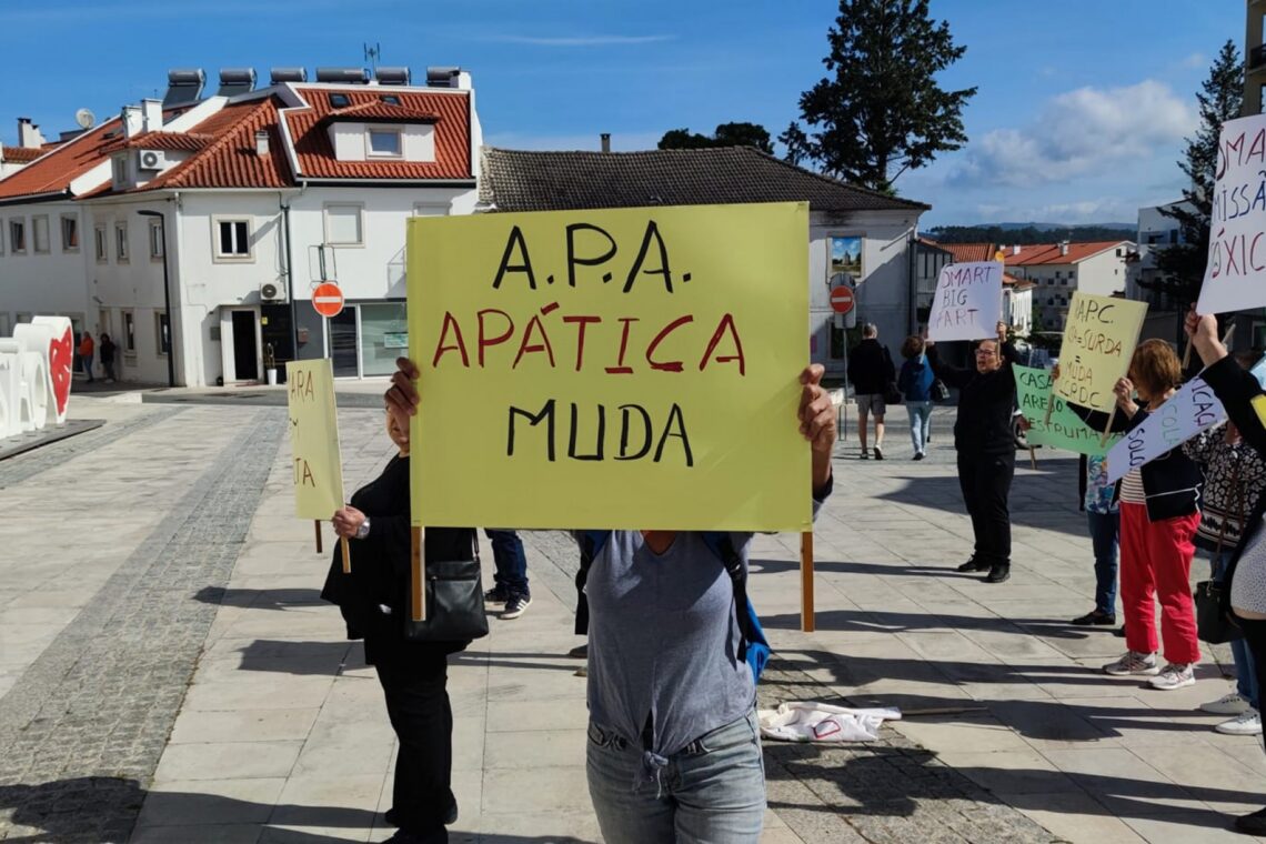 Moradores de Mogadouro, Lapa e arredores exigiram solução contra "ar irrespirável"