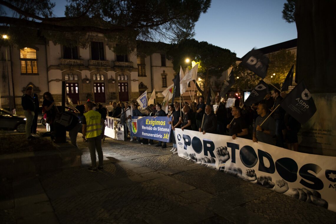 Polícias protestaram em Leiria pelo cumprimento do acordo de 2024