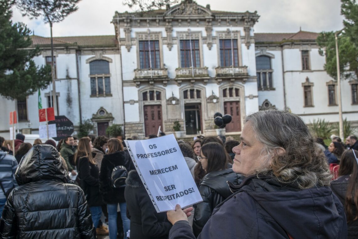 Professores protestam em frente à Câmara de Leiria