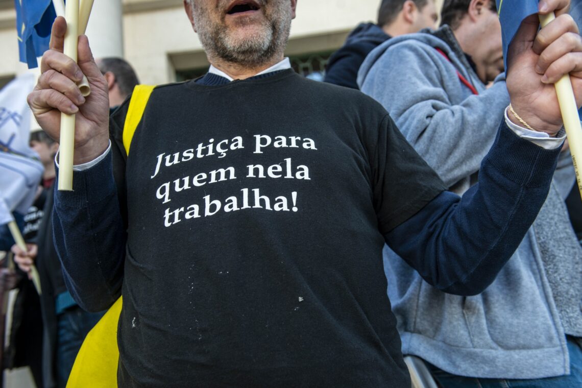 Oficiais de Justiça estão em greve por tempo indeterminado