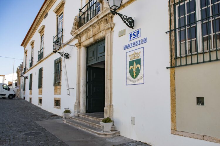 PSP garante que sala de detenção usada “cumpre as normas” definidas