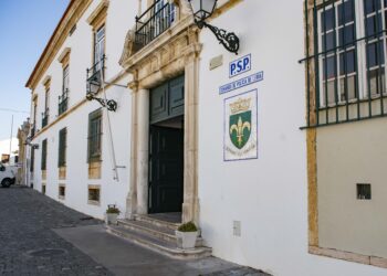 Detido há vários dias em cela da PSP de Leiria à espera de extradição