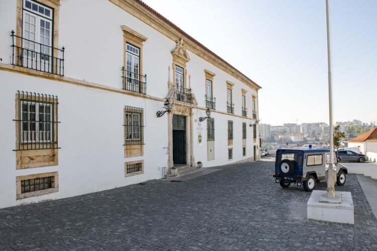 Foge da esquadra da PSP de Leiria para evitar prisão