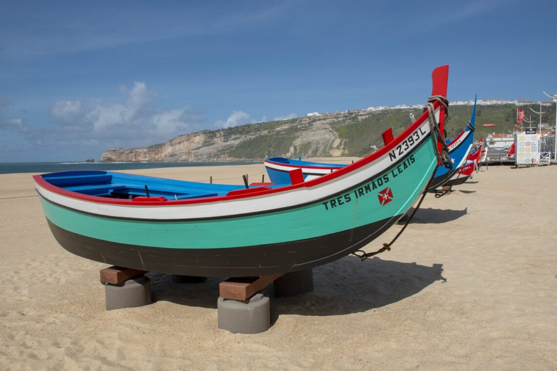 Três Irmãos Leais - Foi a última embarcação de arte xávega na Nazaré. Entre 1995 e 2011, a embarcação e a respectiva companha recriaram esta pesca tradicional durante os meses de Maio e Junho.