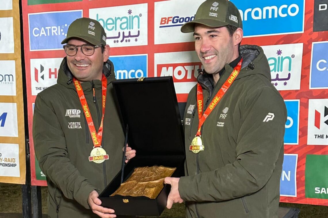 Ricardo Porém e Nuno Sousa receberam a medalha "Dare" e o prémio "Dakar Spirit"