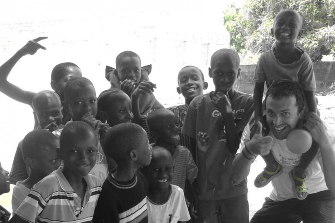 Livro conta aventuras de professores na viagem de bicicleta entre Dakar e Bissau