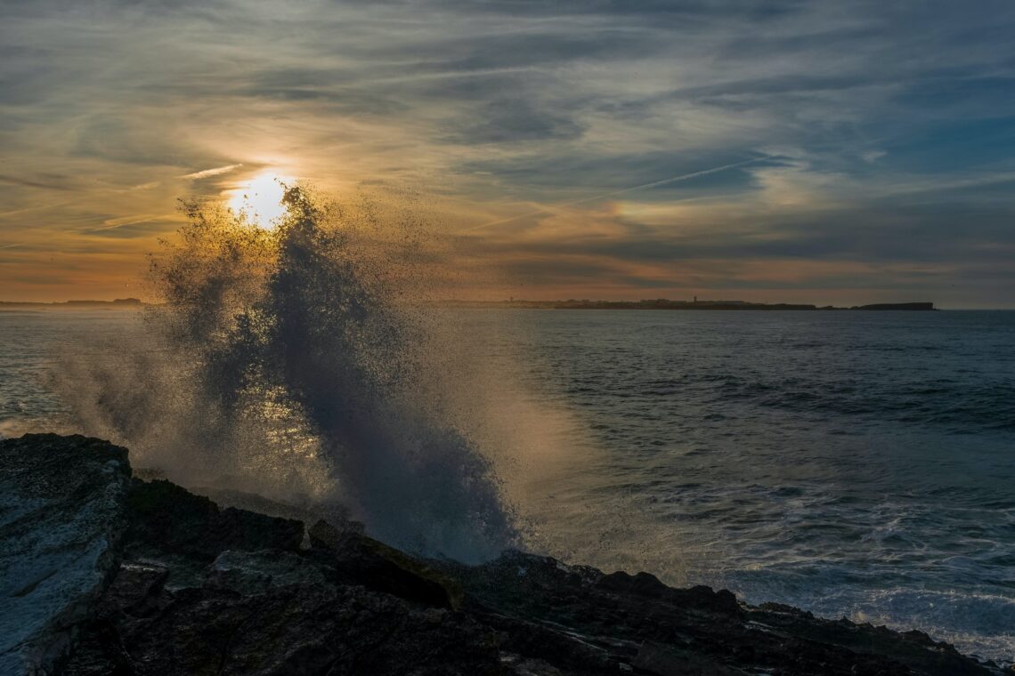 A paisagem e a sua relação com o mar são uma constante na aldeia situada a norte de Peniche