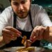 Chef Samuel Mota cozinha nos 150 anos do Clube de Atenas